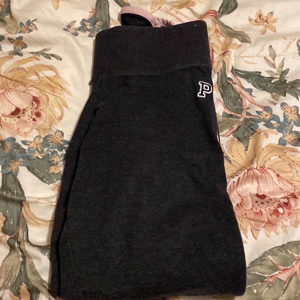 Victoria’s Secret dark grey leggings with pink strips : Size Small